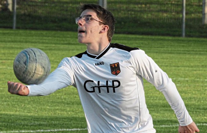Mit Jakob Kilpper vom TV Vaihingen (oben) sowie den beiden Aurichern Jaro Jungclaussen vom TV Schweinfurt-Oberndorf (unten von links) und Johannes Jungclaussen vom TSV Pfungstadt kämpfen drei Vaihinger bei der U-21-EM um Gold. Fotos: Archiv/Küppers (1), Archiv/Nachreiner (2)