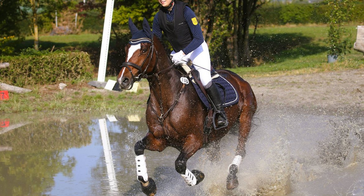 Reiten, Reitsport, Geländereiten, Geländeritt, Vielseitigkeit, Turnier am 3./4. Oktober beim RFZV Nussdorf, vom gastgebenden Verein: Matilda Josephine Bossert auf Miss Dolly
