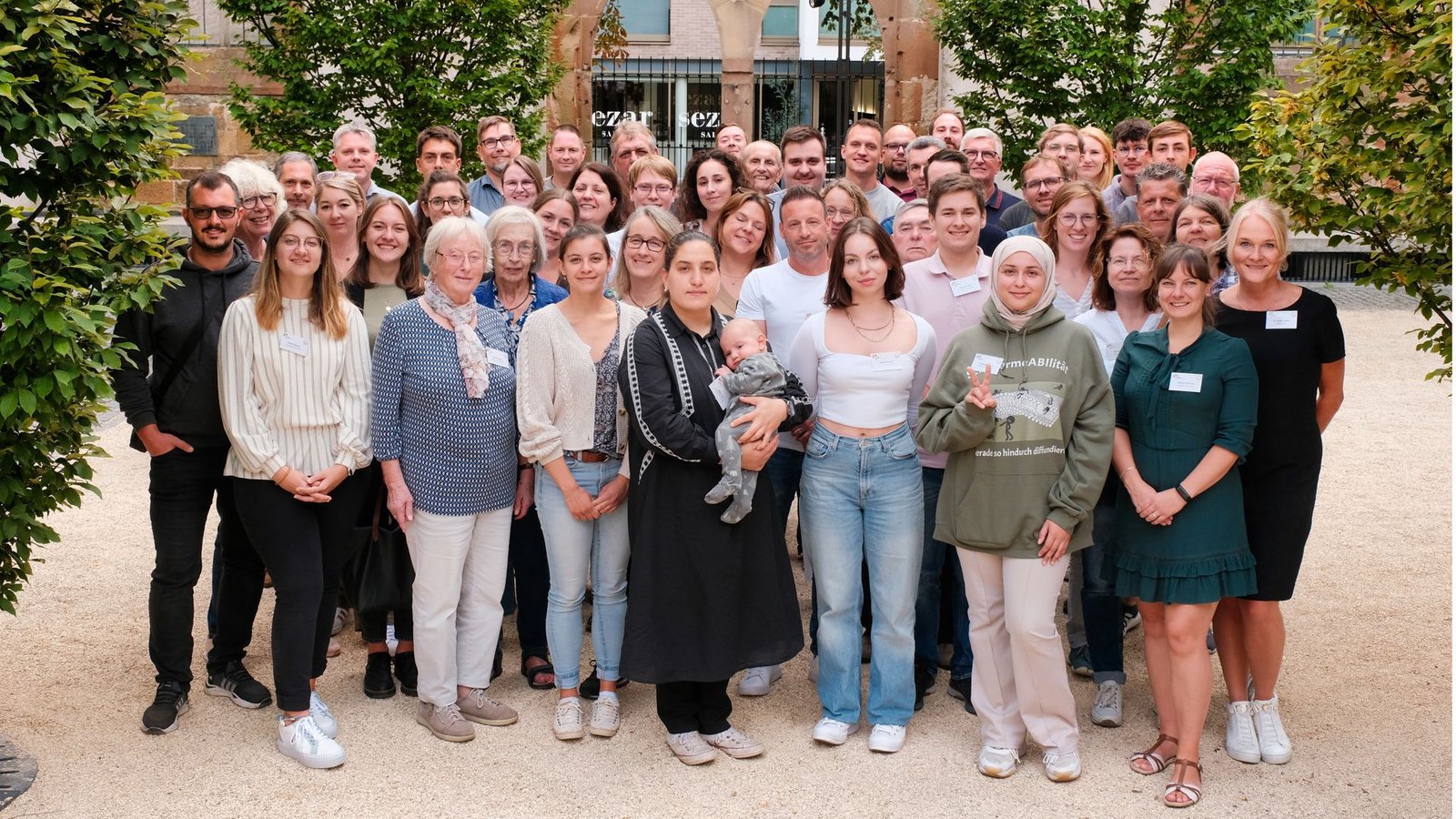 Familienfoto der Zufallsbürger, die sich mit der Reform der Gymnasien befasst habenFoto: Staatsministerium/Michael Wegler Familienfoto der Zufallsbürger, die sich mit der Reform der Gymnasien befasst habenFoto: Staatsministerium/Michael Wegler