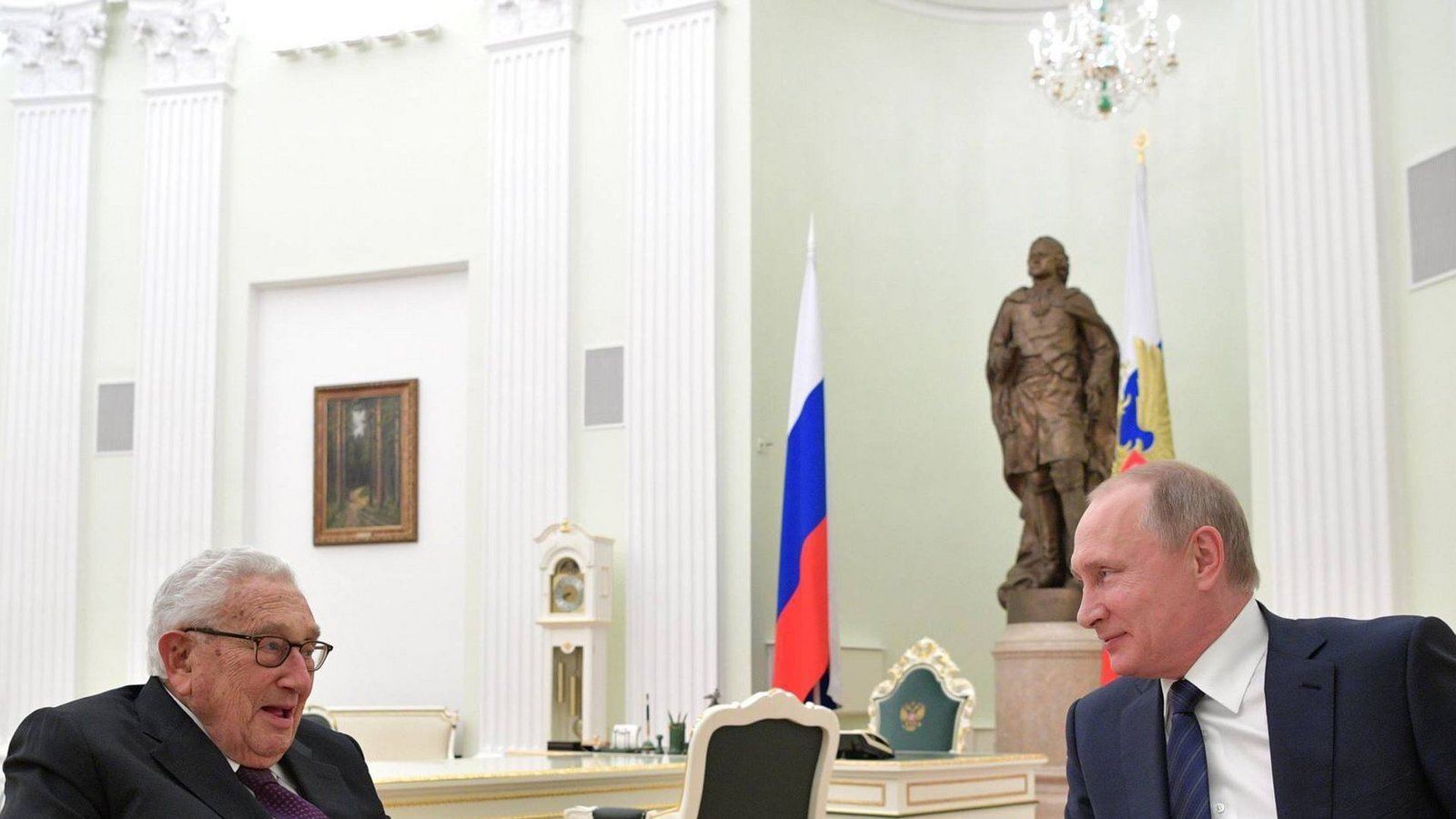Mit Waldimir Putin traf sich Kissinger regelmäßig – hier 2017 im Kreml.Foto: imago/Russian Look/Kremlin Pool Mit Waldimir Putin traf sich Kissinger regelmäßig – hier 2017 im Kreml.Foto: imago/Russian Look/Kremlin Pool