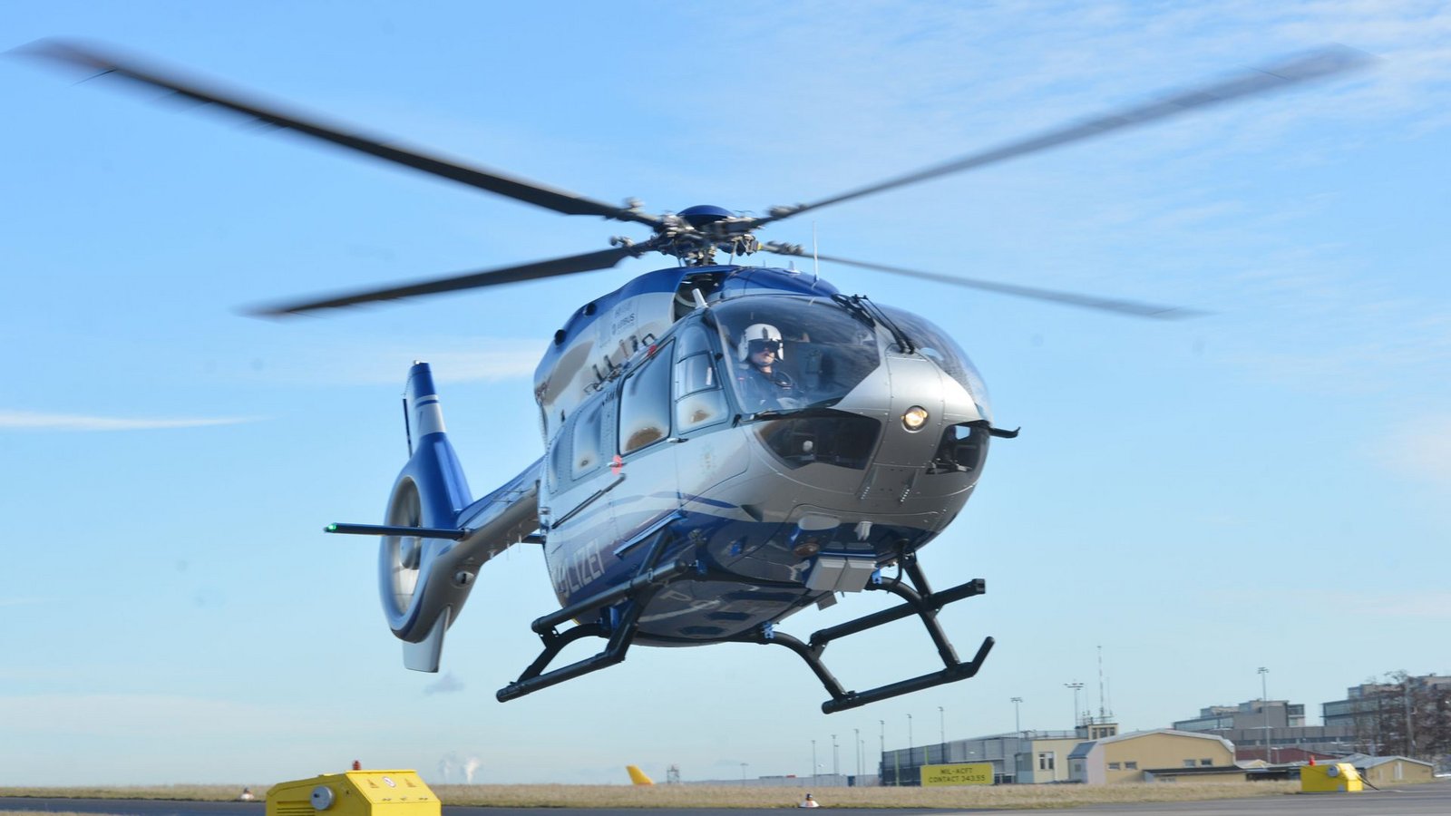 An der Fahndung war auch ein Polizeihubschrauber beteiligt. (Symbolbild)Foto: dpa/Franziska Kraufmann An der Fahndung war auch ein Polizeihubschrauber beteiligt. (Symbolbild)Foto: dpa/Franziska Kraufmann