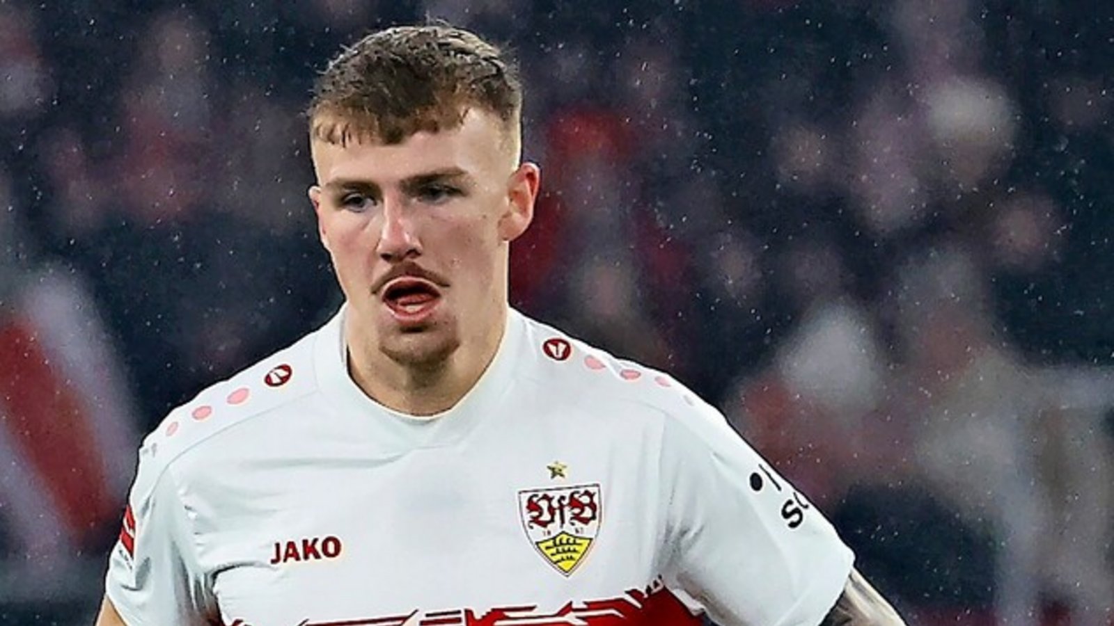 Finn Jeltsch lieferte in der Dreier-Abwehrkette des VfBFoto: Baumann
