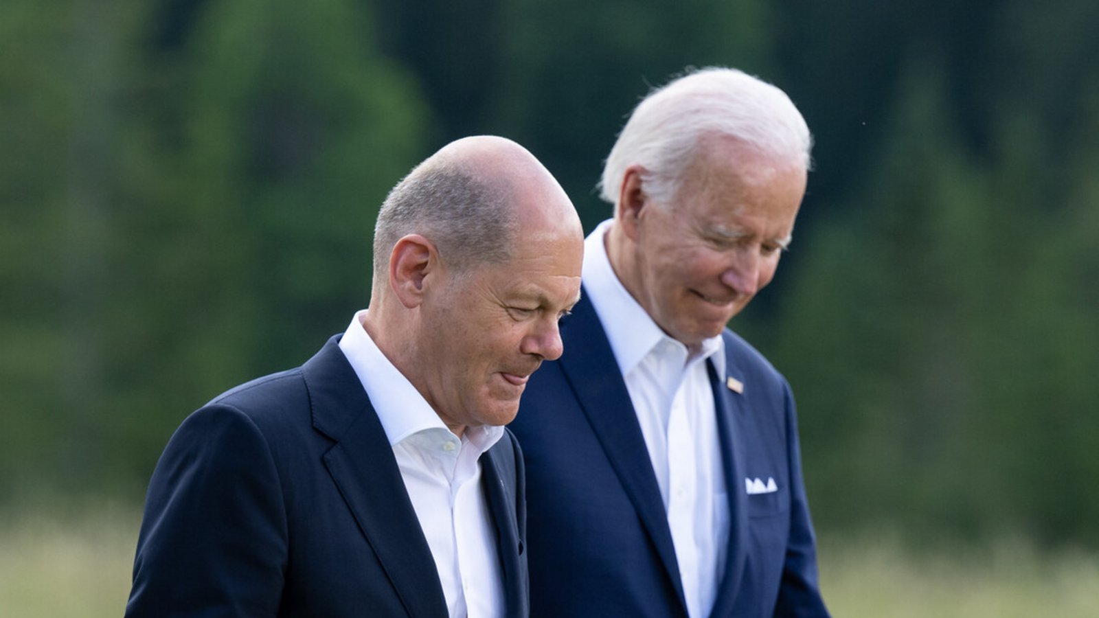 Arbeiten gut und geräuschlos zusammen: Bundeskanzler Olaf Scholz (l.) neben US-Präsident Joe Biden.Foto: dpa/Sven Hoppe