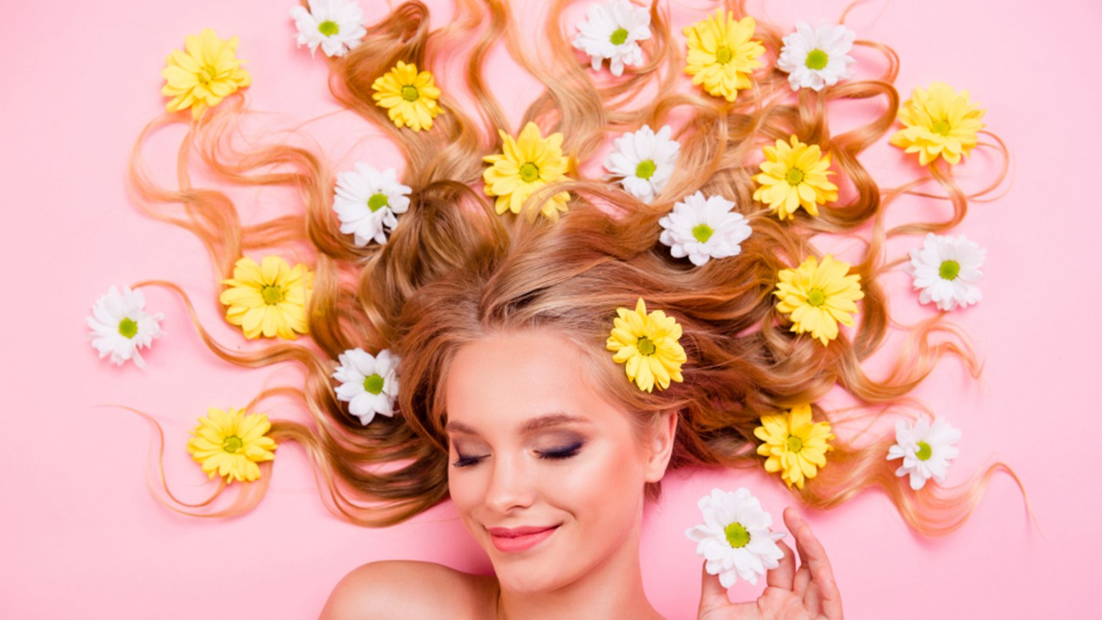 Schöne Haare ohne überflüssiges Shampoo?Foto: Roman Samborskyi / shutterstock.com Schöne Haare ohne überflüssiges Shampoo?Foto: Roman Samborskyi / shutterstock.com