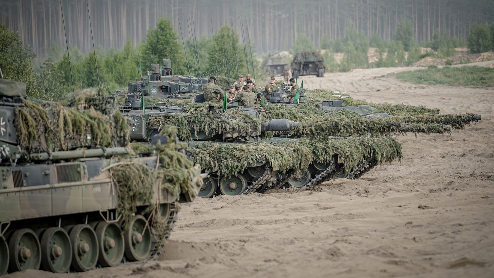Die Bundeswehr muss in den nächsten Jahren kräftig aufrüsten. Zum Rückgrat der Landstreitkräfte zählen auch weiter die Leopard-2-Panzer.Foto: Kay Nietfeld/dpa Die Bundeswehr muss in den nächsten Jahren kräftig aufrüsten. Zum Rückgrat der Landstreitkräfte zählen auch weiter die Leopard-2-Panzer.Foto: Kay Nietfeld/dpa