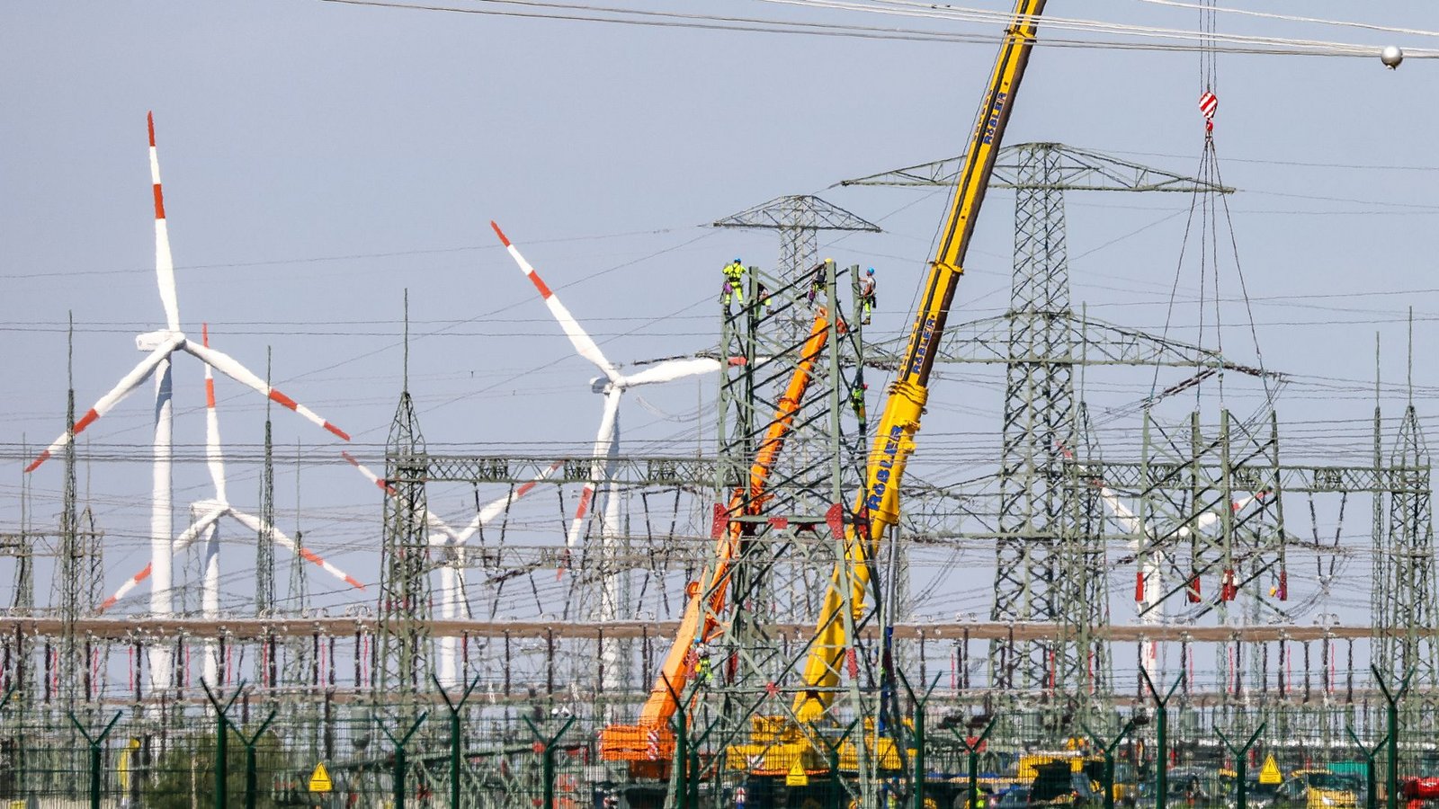 Im Rahmen der Kraftwerksstrategie sollen zur langfristig stabilen Energieversorgung auch neue Kraftwerke gebaut werden (Symbolbild).Foto: Jan Woitas/dpa Im Rahmen der Kraftwerksstrategie sollen zur langfristig stabilen Energieversorgung auch neue Kraftwerke gebaut werden (Symbolbild).Foto: Jan Woitas/dpa