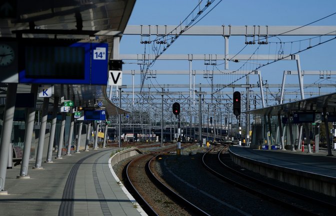 Die Niederlande müssen mehrere Eisenbahnunternehmen auf den Hauptstrecken fahren lassen. (Symbolbild)<span class='image-autor'>Foto: Peter Dejong/AP/dpa</span>