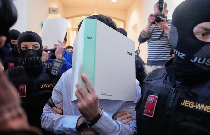 Die Geschworenen halten den Angeklagten im Fall der Vorbereitung eines Anschlags auf ein Taylor-Swift-Konzert für schuldig<span class='image-autor'>Foto: Matthias Schrader/AP/dpa</span>