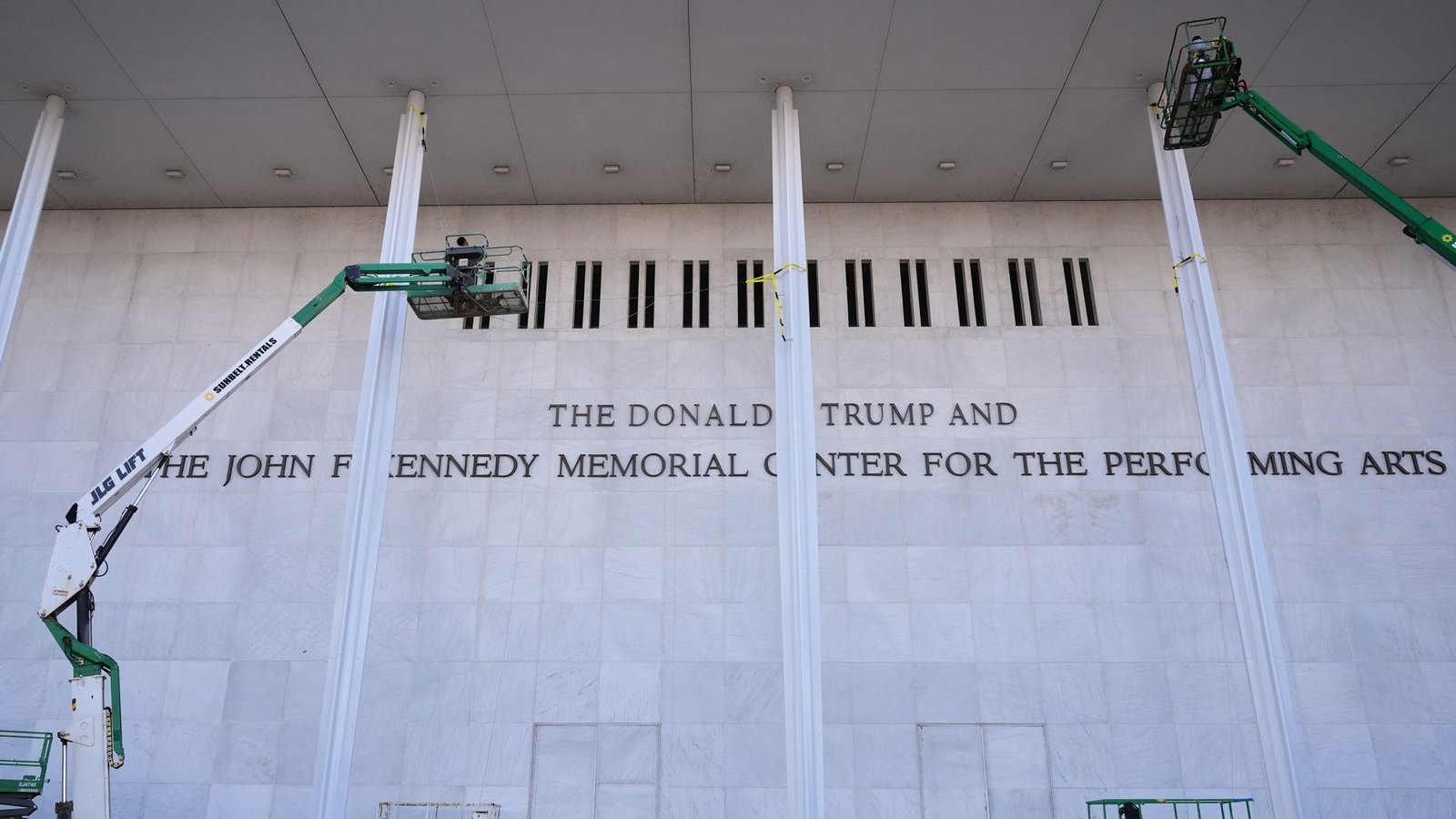 Das umbenannte Kennedy Center soll vom Unabhängigkeitstag am 4. Juli für zwei Jahre schließen.Foto: AP/dpa/Jacquelyn Martin Das umbenannte Kennedy Center soll vom Unabhängigkeitstag am 4. Juli für zwei Jahre schließen.Foto: AP/dpa/Jacquelyn Martin