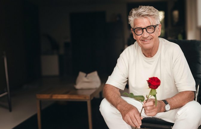 Der 'Golden Bachelor' Franz Stärk (73) aus Niedersachsen begibt sich auf Kreta auf ein besonderes Liebesabenteuer für die goldenen Jahre des Lebens.<span class='image-autor'>Foto: RTL / Stephan Pick</span>