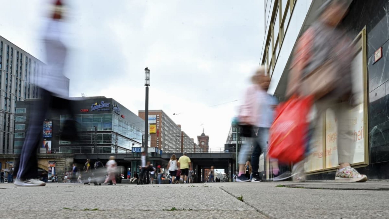 Vor allem der stationäre Handel tut sich derzeit schwer. Deutlich besser läuft das Online-Geschäft (Symbolfoto).Malin Wunderlich/dpa