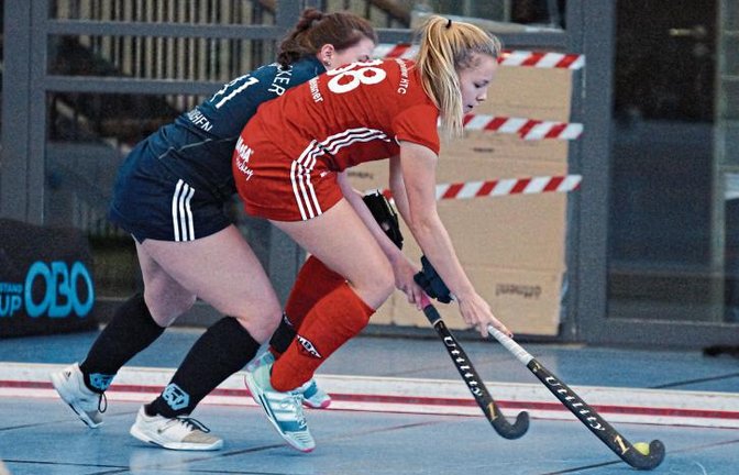 Greta Meissner (rechts) hat zwei Treffer zum souveränen 4:0-Sieg des Bietigheimer HTC in der Hockey-Regionalliga Süd/Ost beigetragen. Foto: privat