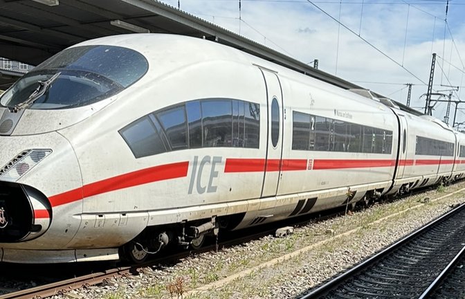 ICE im Pforzheimer Hauptbahnhof: Ein- und Aussteigen nicht zulässig  <span class='image-autor'>Foto: VCD</span>