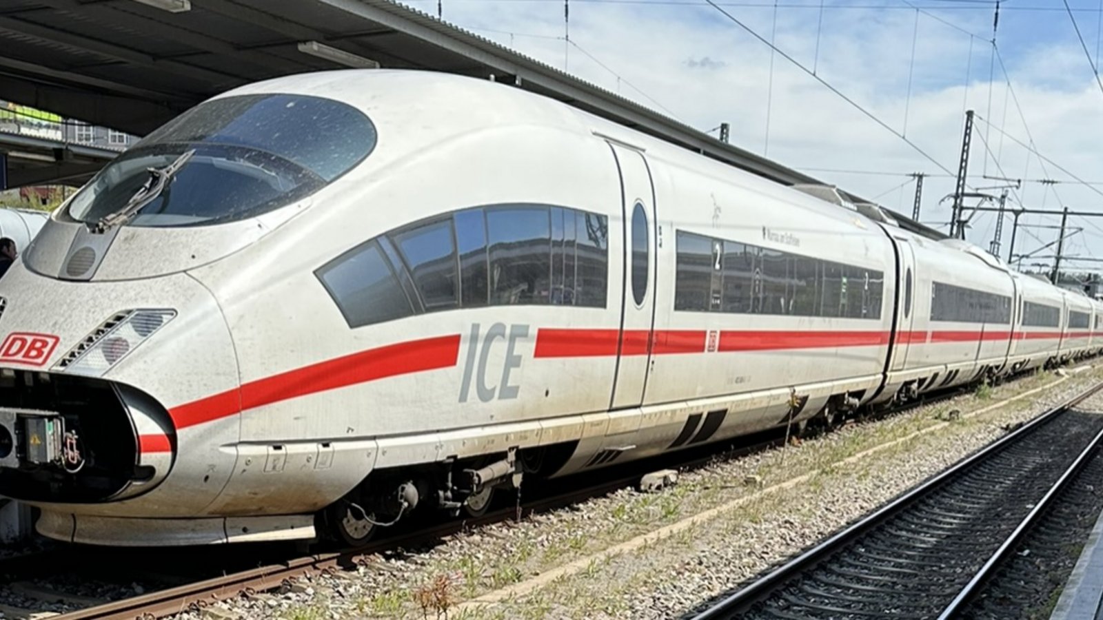 ICE im Pforzheimer Hauptbahnhof: Ein- und Aussteigen nicht zulässig  Foto: VCD ICE im Pforzheimer Hauptbahnhof: Ein- und Aussteigen nicht zulässig  Foto: VCD