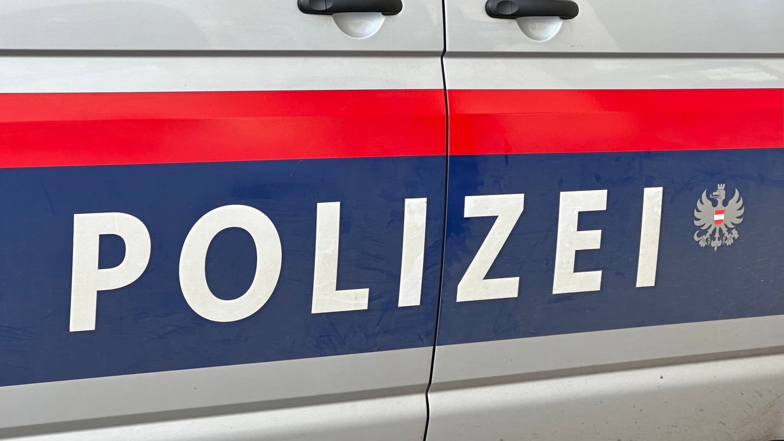 Ein drei Jahre alter Junge ist vom Traktor seines Vaters erfasst worden und gestorben (Symbolbild).Matthias Röder/dpa