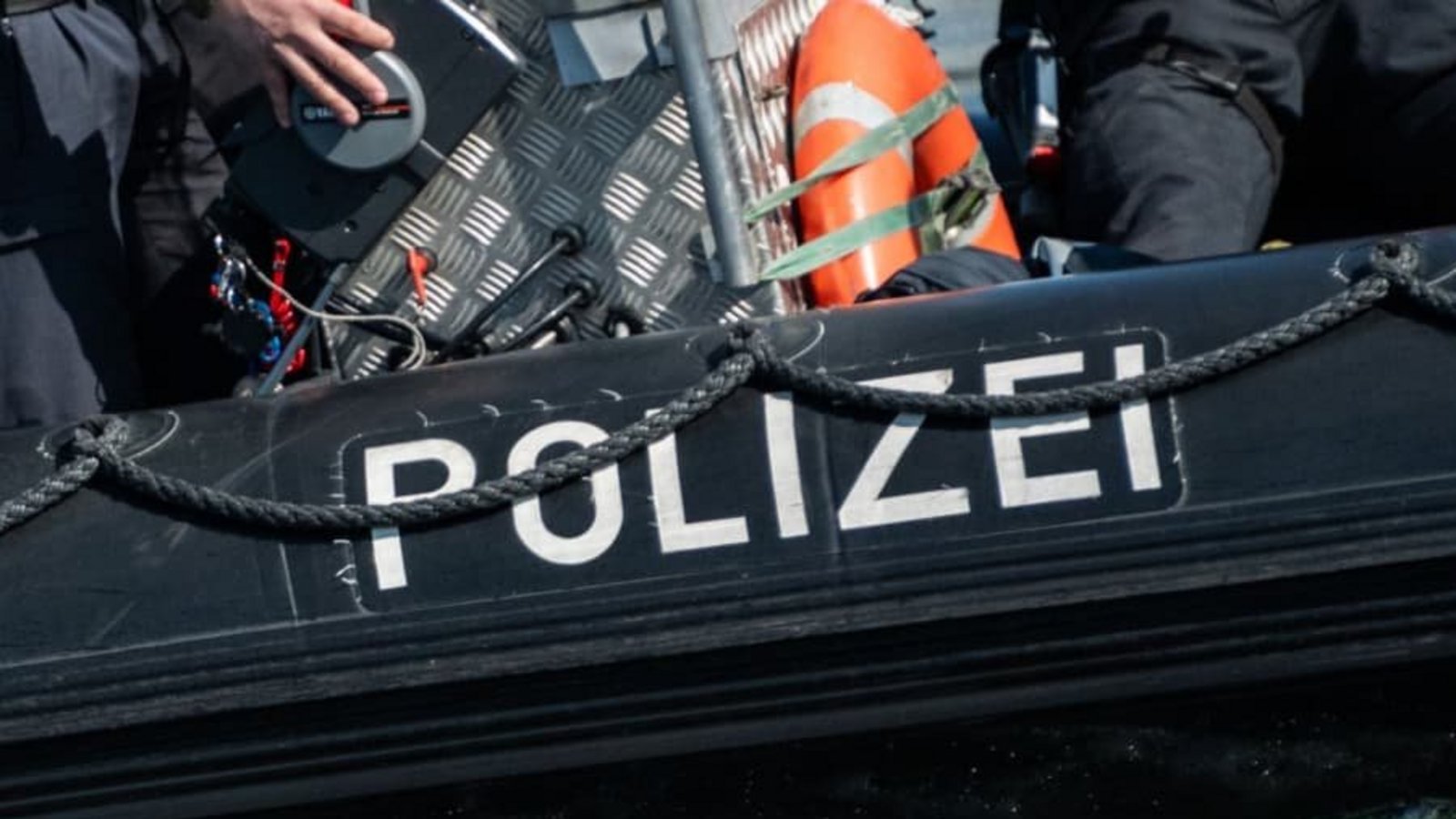 Am Bodensee gibt es derzeit einen größeren Einsatz der Polizei. (Symbolbild)Silas Stein/dpa Am Bodensee gibt es derzeit einen größeren Einsatz der Polizei. (Symbolbild)Silas Stein/dpa