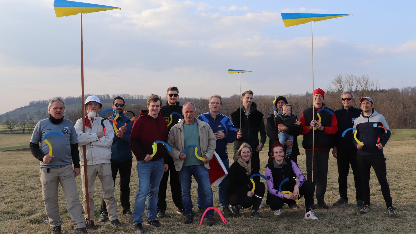 Beim Bumerang-Weitwurf-Turnier wurde auch ein Zeichen der Solidarität mit der Ukraine gesetzt.p Beim Bumerang-Weitwurf-Turnier wurde auch ein Zeichen der Solidarität mit der Ukraine gesetzt.p
