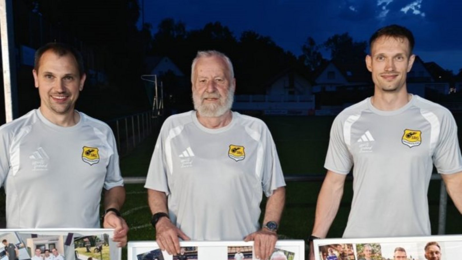Tobias Lauber (von links), Fritz Siegle und Tobias Lochmüller hören als Schiedsrichter auf und werden geehrt. Foto: privat