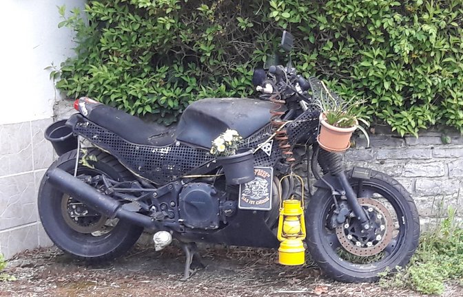 Hier der VKZ Frühjahrs-Check für Motorradfans: Ist die Beleuchtung am Zweirad intakt und wie sieht es mit einer jahreszeitlich korrekten Bepflanzung aus? <span class='image-autor'>Foto: Rücker</span>