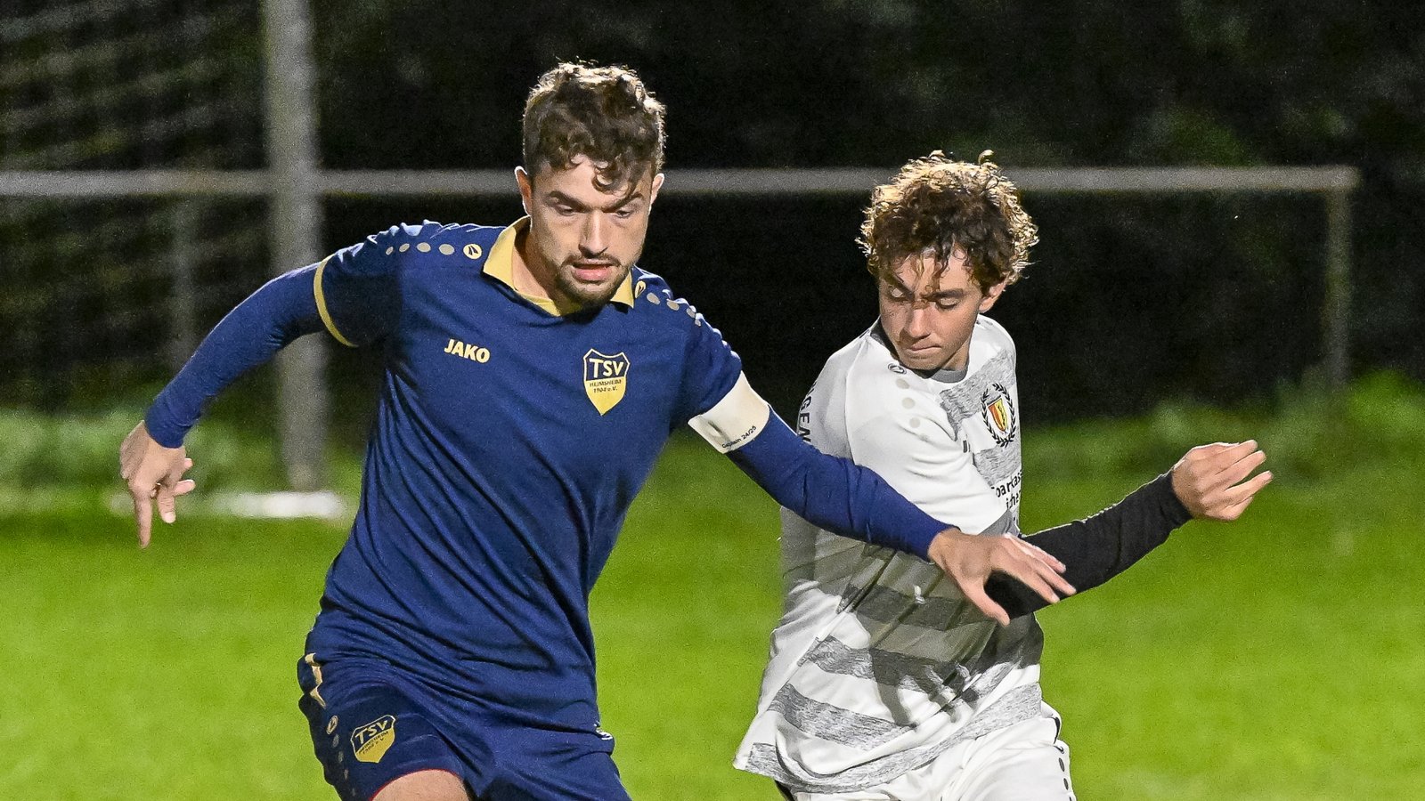 Louis Scheid (rechts) möchte mit dem TSV Enzweihingen heute Abend gegen den FV Markgröningen den nächsten Dreier einfahren. Foto: Leitner