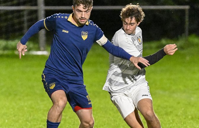 Louis Scheid (rechts) möchte mit dem TSV Enzweihingen heute Abend gegen den FV Markgröningen den nächsten Dreier einfahren. <span class='image-autor'>Foto: Leitner</span>