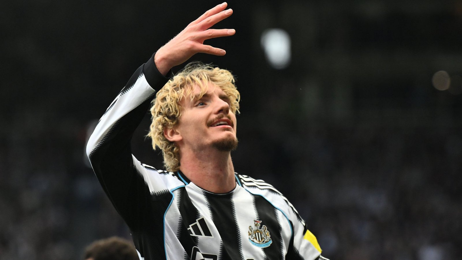 Nick Woltemade von Newcastle United jubelt über seinen Treffer (Archivfoto).Foto: IMAGO/Shutterstock/IMAGO/Richard Lee/Shutterstock