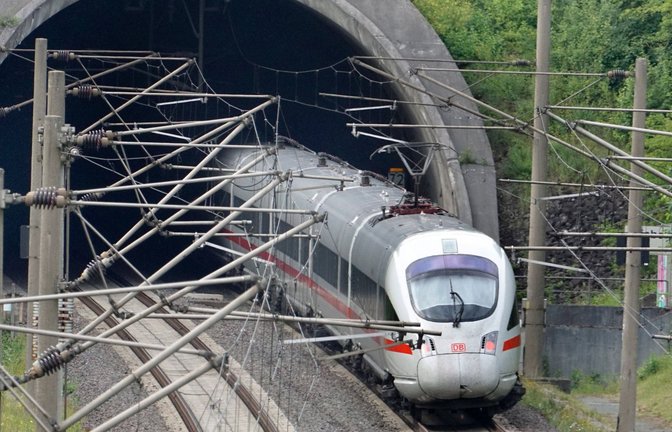 Unbekannte haben Kabel an Bahnstrecken zerstört. (Symbolbild)<span class='image-autor'>Foto: IMAGO/Martin Wagner/IMAGO</span>