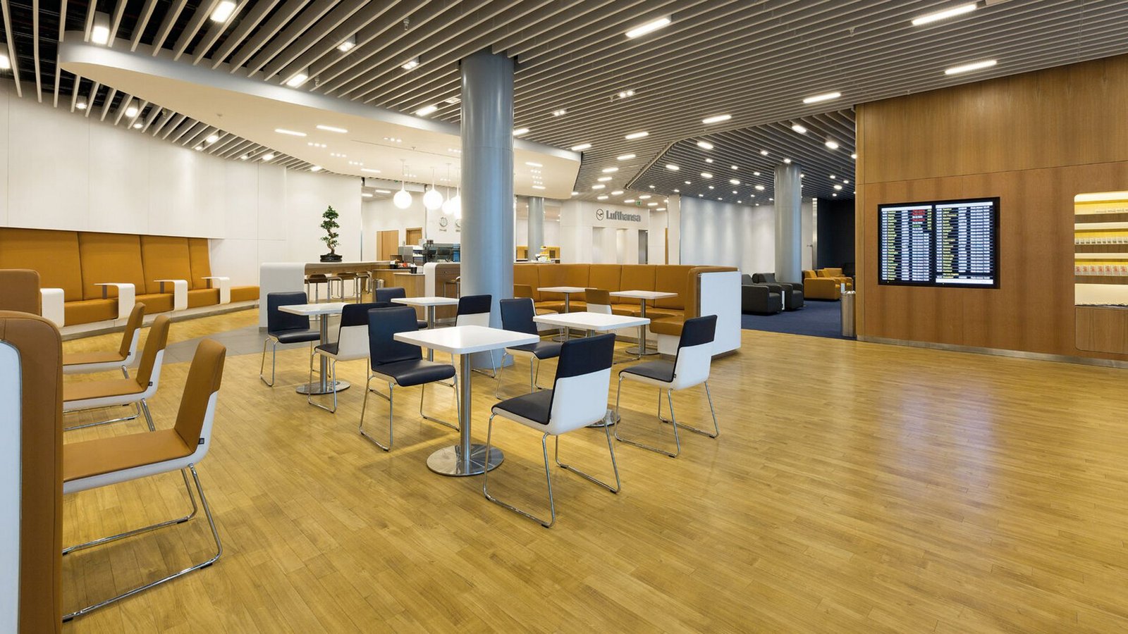 Die Lufthansa Senator und Business Lounge am Flughafen London Heathrow 2014.Foto: Rolf Benz Contract