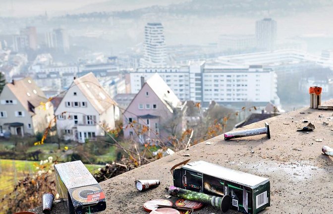 Nach dem Feuerwerk gibt es  wieder tonnenweise Silvestermüll. Hier der Aussichtspunkt an der Birkenwaldstraße. Nach dem Feuerwerk gibt es  wieder tonnenweise Silvestermüll. Hier der Aussichtspunkt an der Birkenwaldstraße.<span class='image-autor'>Foto: Lichtgut/Iannone</span>