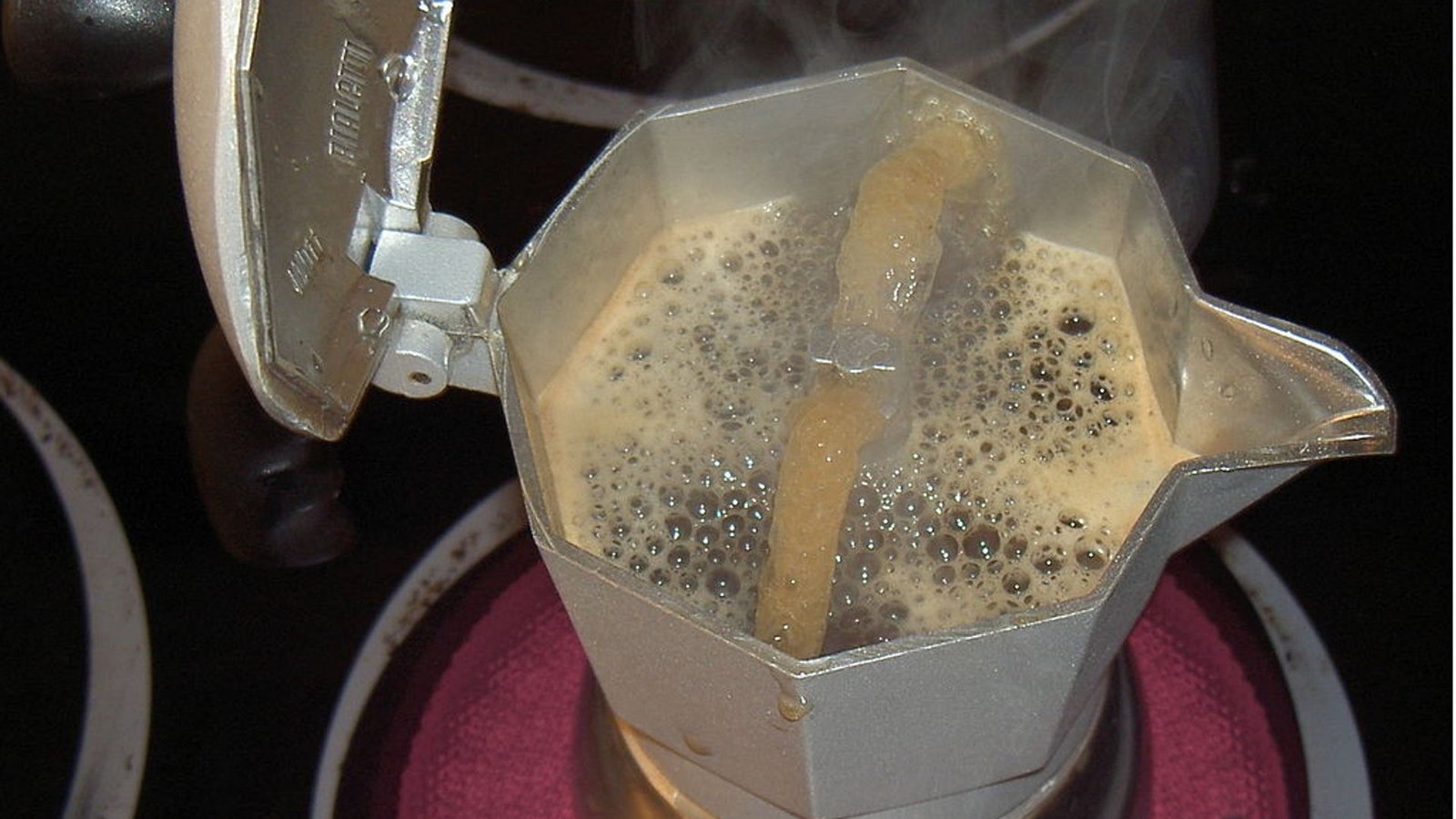 Der Hand-Maker: Der treue Morgenhelfer kommt bei Ihnen nicht einfach per Knopfdruck aus der Maschine. Sie sind Handarbeiter, ein Kreativer und Fantasiebegabter. Von Hand aufgebrüht, mit Gewürzen gemischt, langsam ziehen gelassen und dann stempeln. Back to the Roots.Foto: Wikipedia commons/Berteun Damman