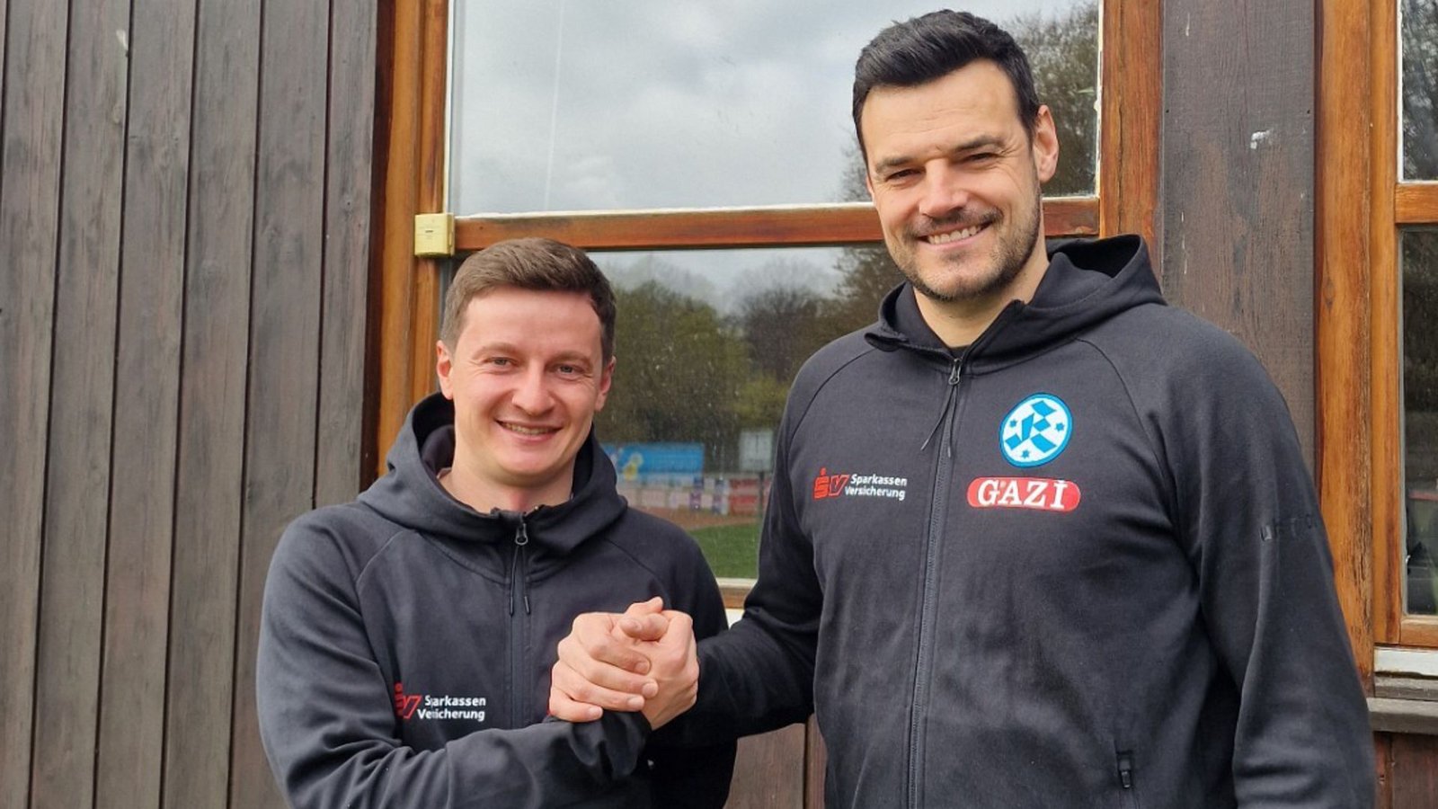 Wichtige Aufgaben im Nachwuchsleistungszentrum der Stuttgarter Kickers: Thomas Christ, Julian Leist (re.).Foto: SVK