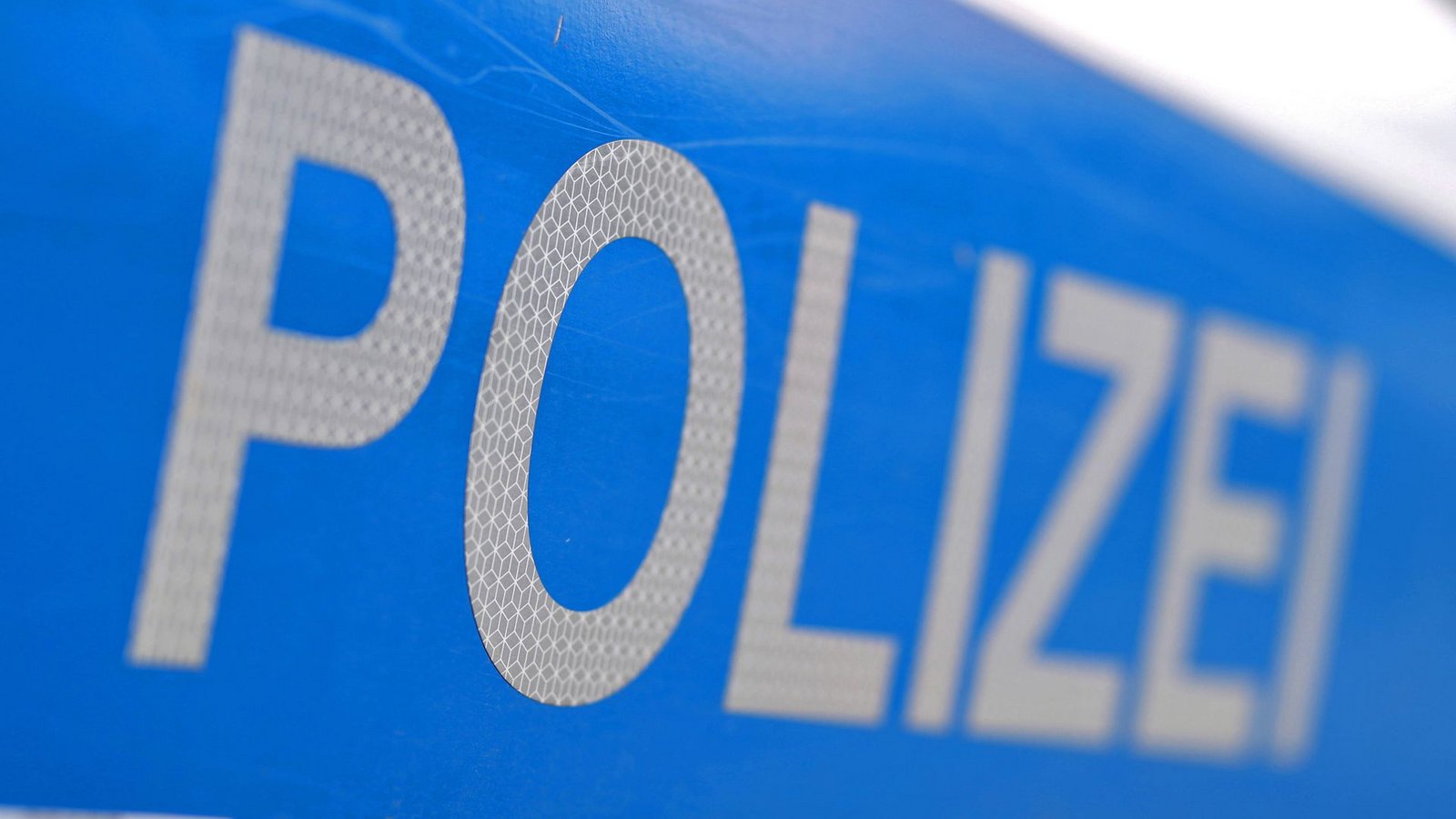 Die Polizei rückte mit mehreren Streifen zum Bahnhof aus.Foto: IMAGO/Maximilian Koch Die Polizei rückte mit mehreren Streifen zum Bahnhof aus.Foto: IMAGO/Maximilian Koch