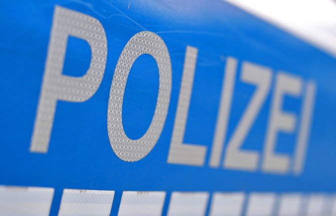Die Polizei rückte mit mehreren Streifen zum Bahnhof aus.<span class='image-autor'>Foto: IMAGO/Maximilian Koch</span>