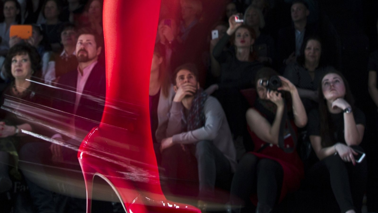 Laufsteg der Blasen: Model in High Heels auf der Moskauer Fashion Week.Foto: AP