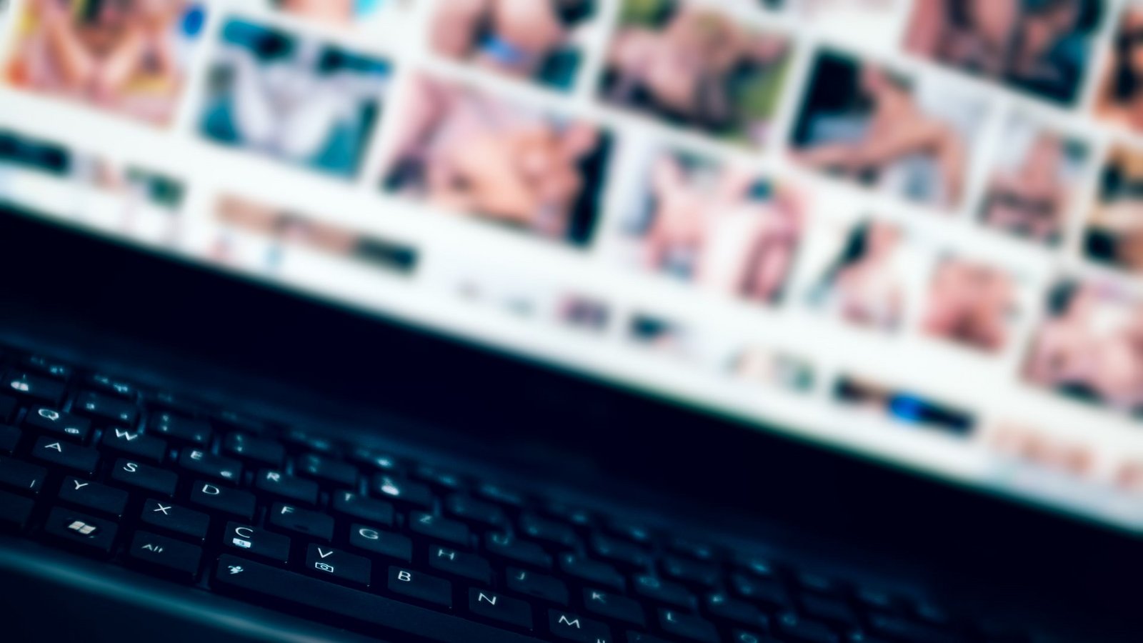 Mehr als die Hälfte der Befragten ist unter 14 Jahren, wenn sie ihren ersten Porno sehen. (Symbolbild)Foto: stock.adobe.com Mehr als die Hälfte der Befragten ist unter 14 Jahren, wenn sie ihren ersten Porno sehen. (Symbolbild)Foto: stock.adobe.com