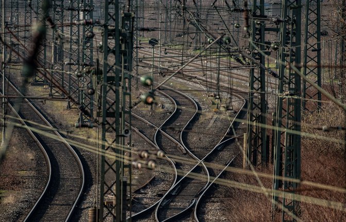 Im Herbst 2022 wurden Kabel der Bahn durchtrennt, sodass der Zugverkehr in Norddeutschland ausfiel.<span class='image-autor'>Foto: IMAGO/Markus van Offern/IMAGO/Markus van Offern (mvo)</span>