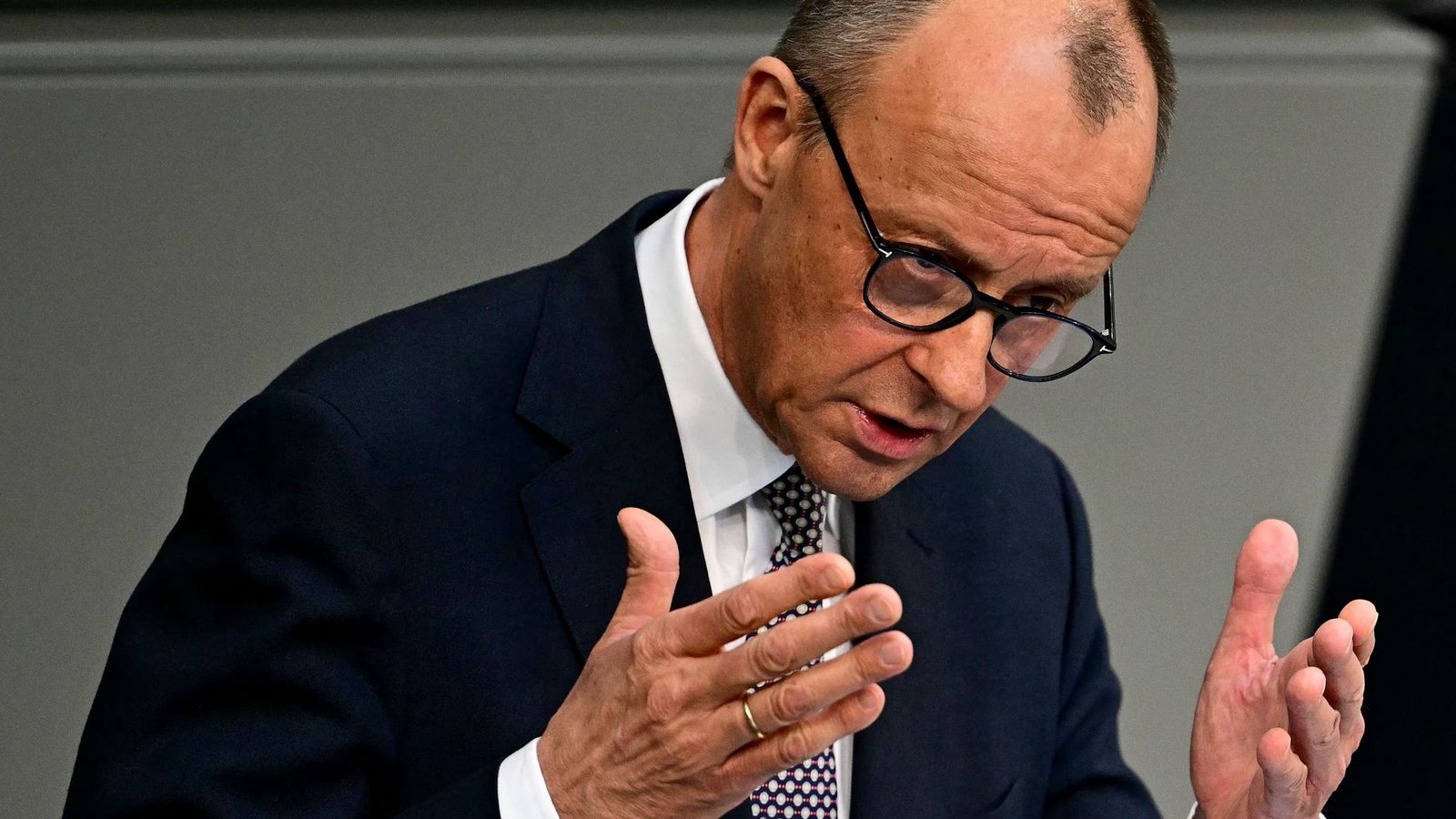 Friedrich Merz erklärt sich im Bundestag.Foto: AFP/Tobias Schwarz Friedrich Merz erklärt sich im Bundestag.Foto: AFP/Tobias Schwarz