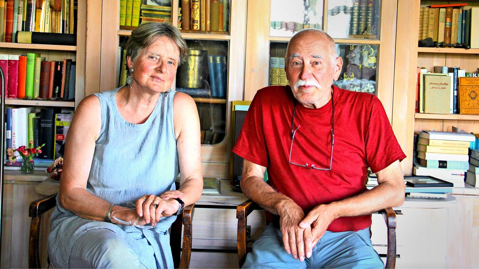 Eva und Bernd Eberwein in der Wohnung des DichtersFoto: &nbsp;