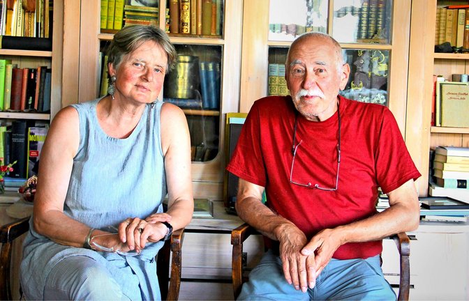 Eva und Bernd Eberwein in der Wohnung des Dichters<span class='image-autor'>Foto: &nbsp;</span>