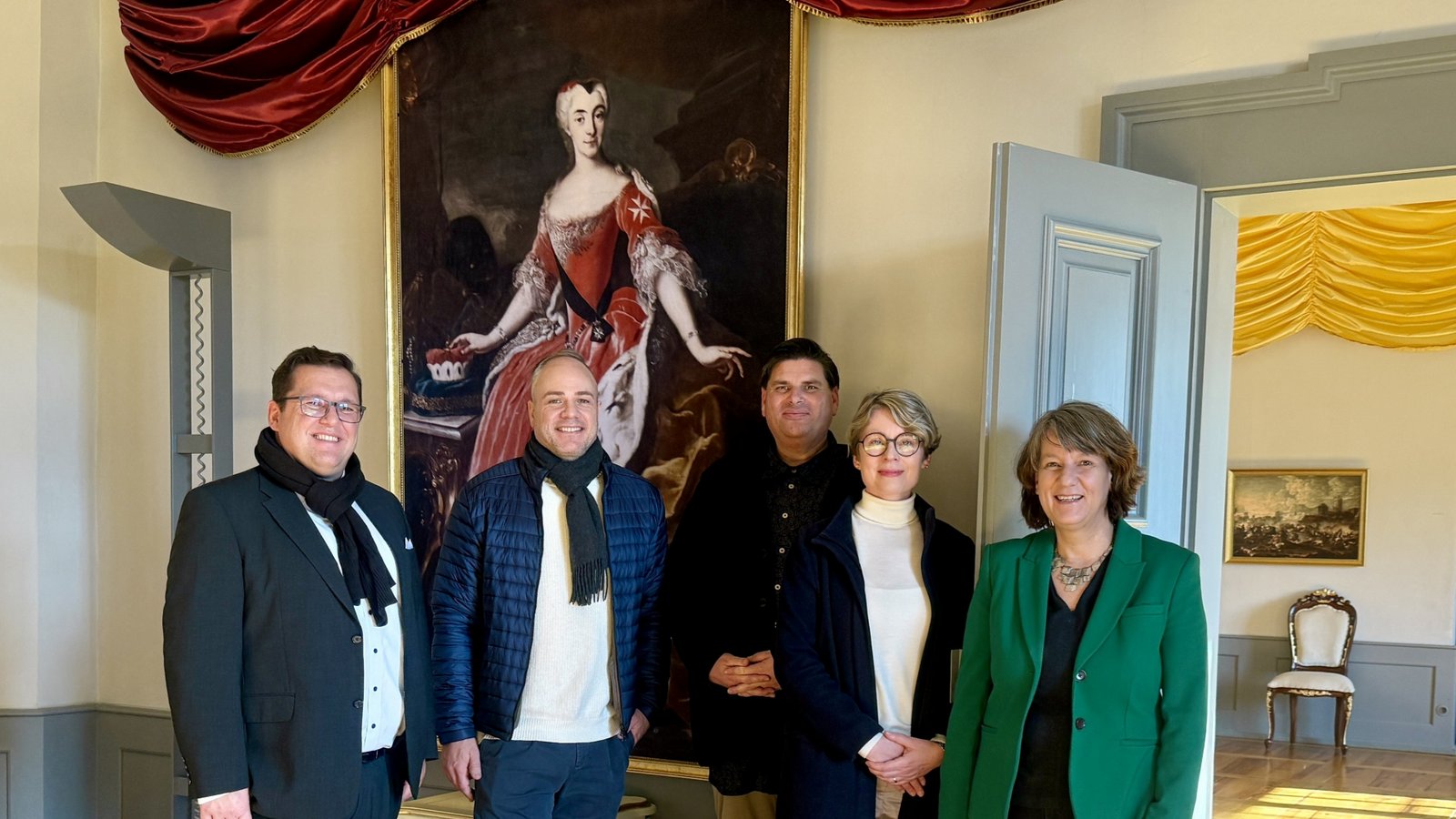 Bei der Vorstellung des Angebots im Schloss dabei (von links): Manuel Liehr (Geschäftsführer der Staatlichen Schlösser und Gärten Baden-Württemberg), Stephan Hurst (Leiter der Schlossverwaltung Ludwigsburg), Florian Indenbirken (Schlossführer), Patricia Alberth (Geschäftsführerin der Staatlichen Schlösser und Gärten Baden-Württemberg) und Gisela Splett (Finanzstaatssekretärin).