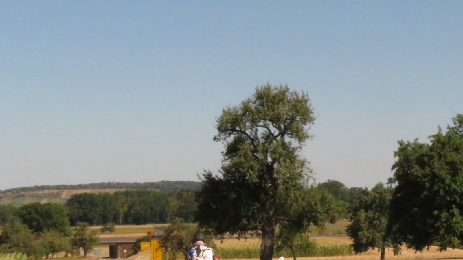 Kurzes Stück auf der Straße bei Maulbronn.