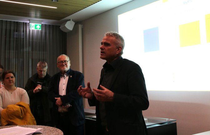 Bürgermeister Holger Albrich ist vor allem mit der Wahlbeteiligung zufrieden. <span class='image-autor'>Foto: Mross</span>