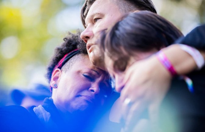 Tödlicher islamistischer Anschlag: Mahnwache nach dem Angriff auf den CSD in Berlin.<span class='image-autor'>Christoph Soeder/dpa</span>