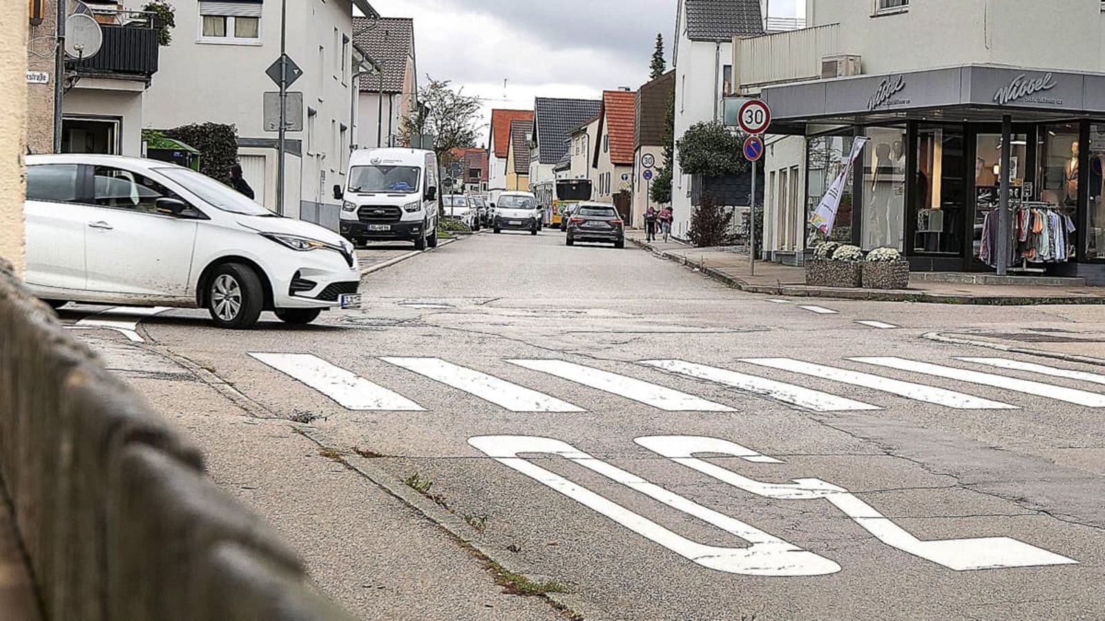 Die Hindenburgstraße im Leonberger Stadtteil Eltingen&nbsp; soll zur Fahrradstraße werden. Das gefällt nicht allen.Simon Granville