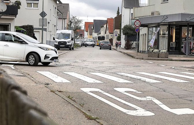 Die Hindenburgstraße im Leonberger Stadtteil Eltingen&nbsp; soll zur Fahrradstraße werden. Das gefällt nicht allen.<span class='image-autor'>Simon Granville</span>
