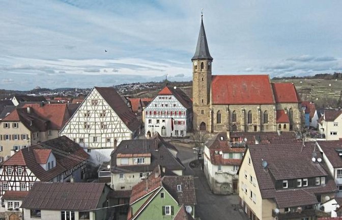 Familie Engel aus Enzweihingen grüßt mit dieser schönen Ansicht der Martinskirche.