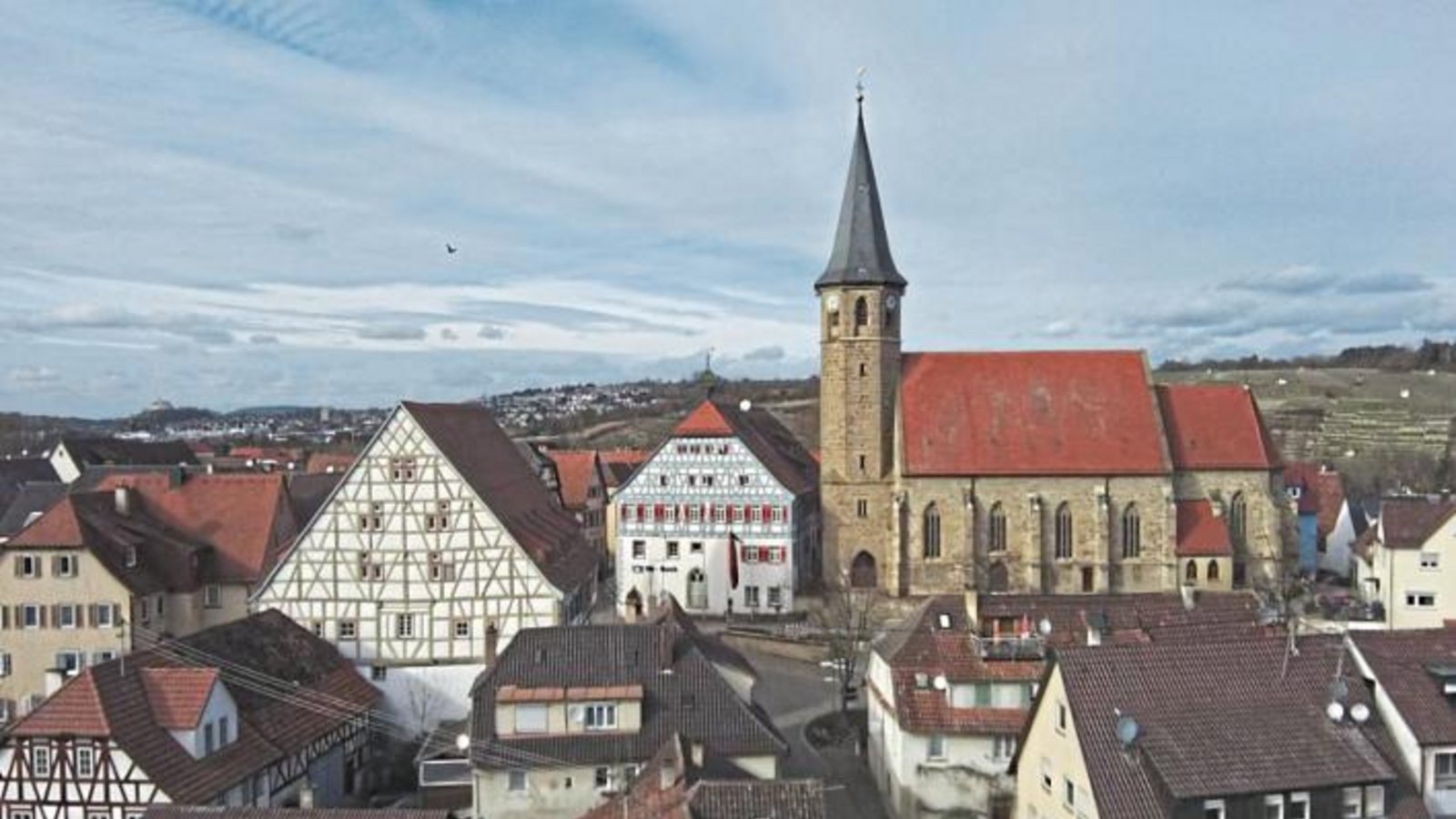 Familie Engel aus Enzweihingen grüßt mit dieser schönen Ansicht der Martinskirche.