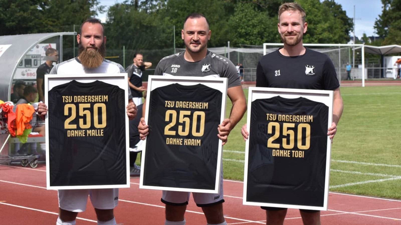 Michael Maluschka, Karim Kretschmer und Tobias Widmaier (v. li.) haben die 250-Spiele-Marke für den TSV Dagersheim geknackt.Michael Schwartz
