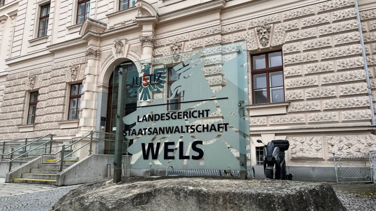Das Landgericht Wels. Ein deutscher Autofahrer ist nach einer Fahrt in Österreich zu fünf Jahren Haft verurteilt worden (Symbolfoto).Albert Otti/dpa Das Landgericht Wels. Ein deutscher Autofahrer ist nach einer Fahrt in Österreich zu fünf Jahren Haft verurteilt worden (Symbolfoto).Albert Otti/dpa