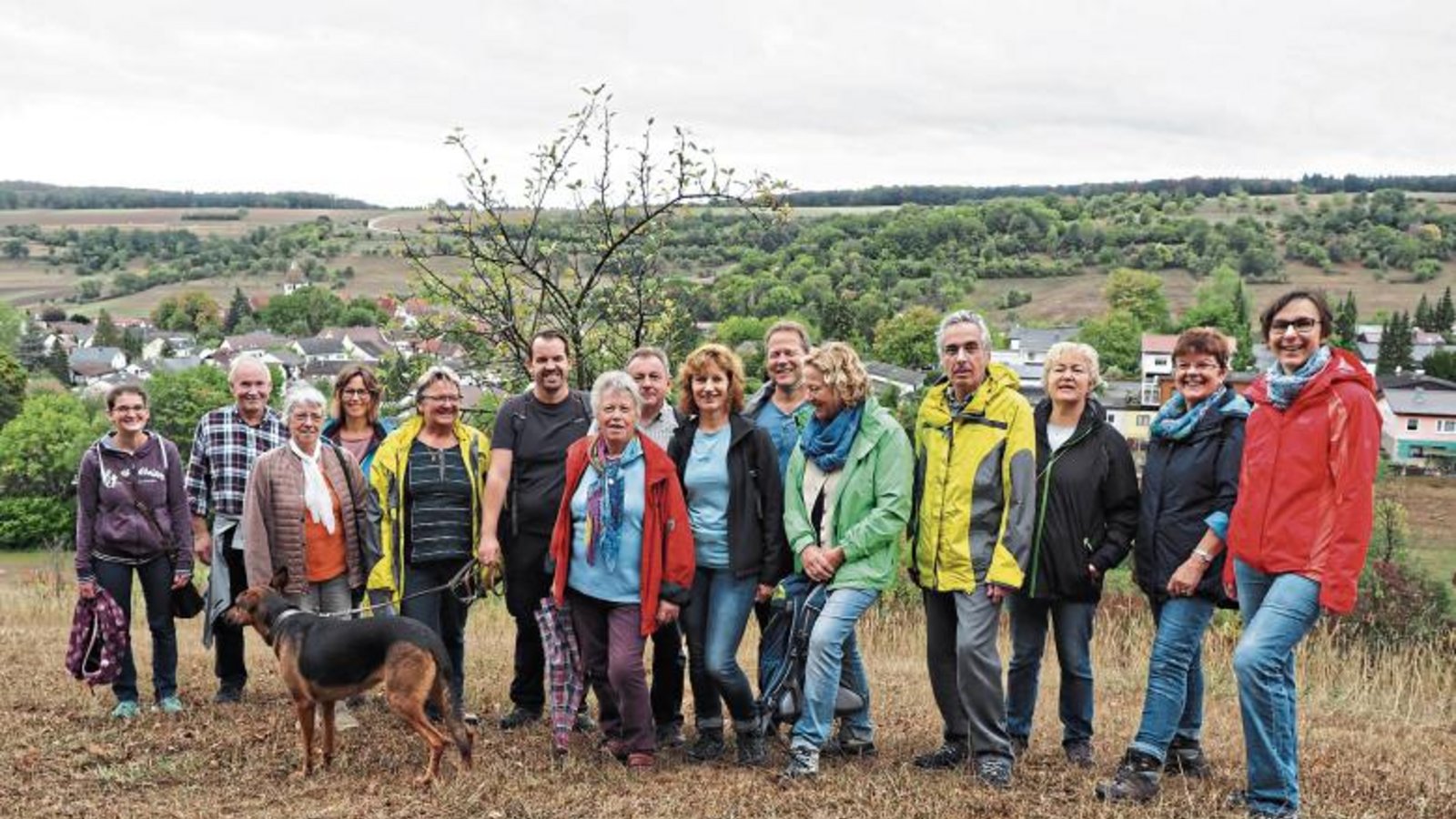 Auf dem Weg genoss die Gruppe tolle Aussichten auf Häfnerhaslach. Foto: p Auf dem Weg genoss die Gruppe tolle Aussichten auf Häfnerhaslach. Foto: p